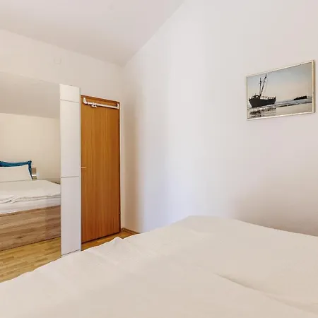 House Mirko- Center Of *