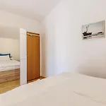 House Mirko- Center Of *