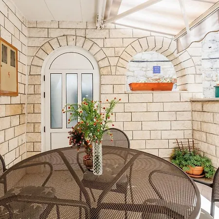 House Mirko- Center Of *