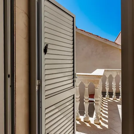 House Mirko- Center Of *