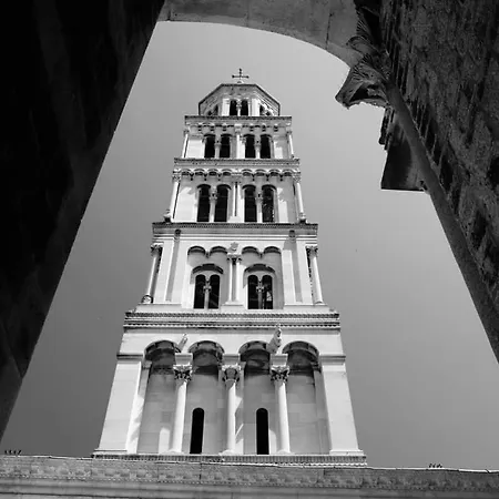 House Mirko- Center Of *